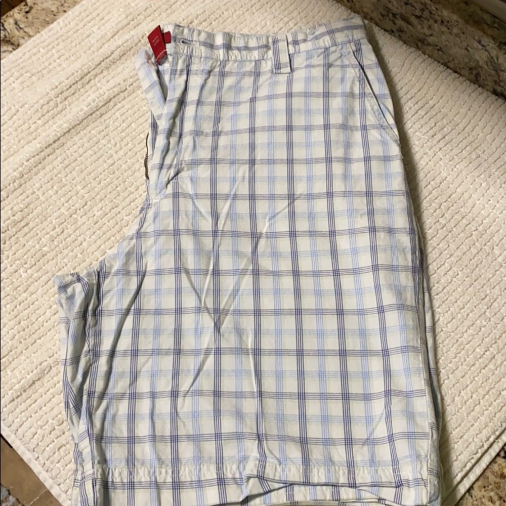 Izod men’s plaid shorts